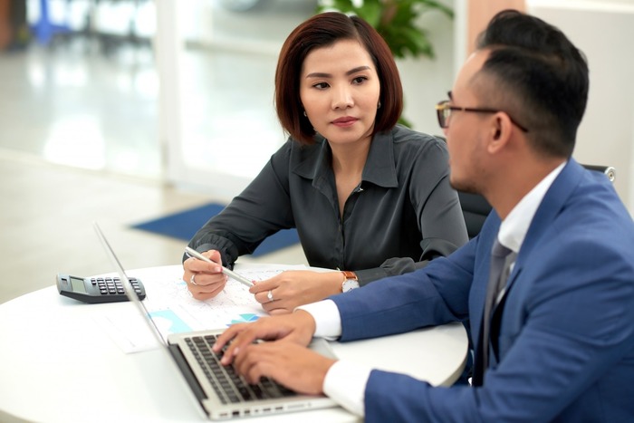 Vay thấu chi cho phép doanh nghiệp được sử dụng vượt quá số tiền hiện có trong tài khoản thanh toán của mình để thanh toán các khoản chi tiêu