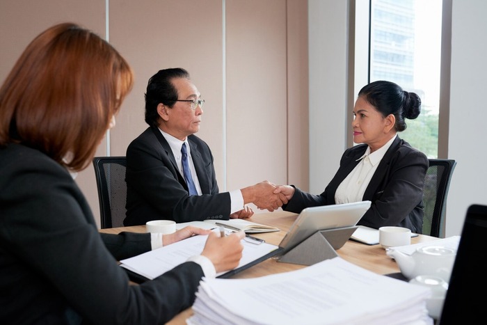 Khi vay vốn, doanh nghiệp cần quan tâm đến điều kiện vay vốn, lãi suất, quy trình để quá trình vay được thuận lợi hơn
