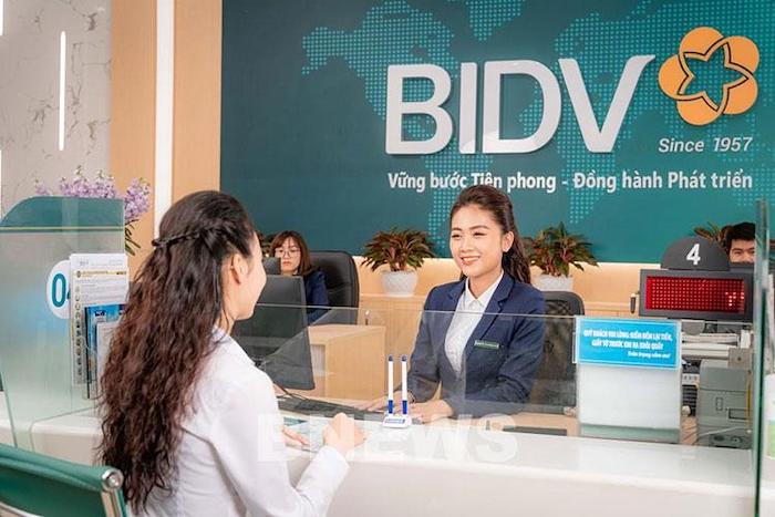 Lãi suất cho vay doanh nghiệp vừa và nhỏ phụ thuộc vào chính sách ngân hàng, đặc thù ngành nghề, chính sách nhà nước, và nhu cầu vay của doanh nghiệp