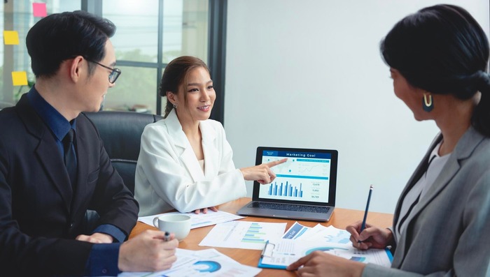 Vay doanh nghiệp theo món là một trong các hình thức vay vốn của doanh nghiệp mà ngân hàng cấp tiền cho doanh nghiệp từng phần, từng lần theo nhu cầu rút vốn của doanh nghiệp